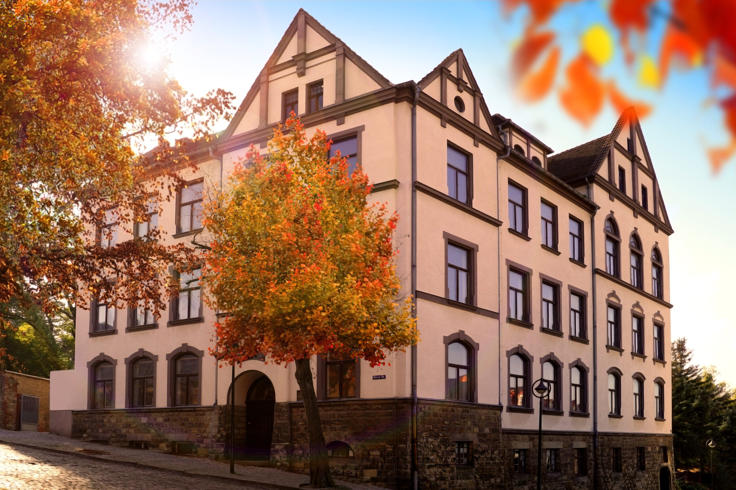Außenansicht der Schule