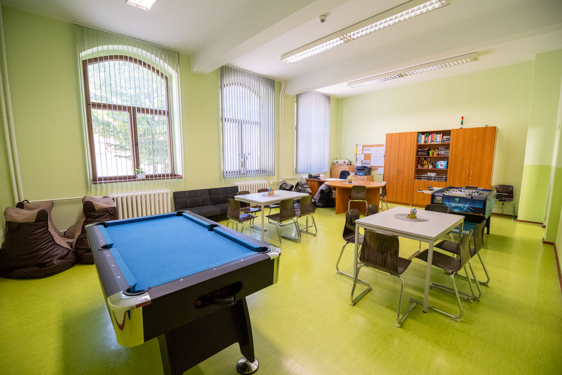 Freizeitraum mit Billardtisch